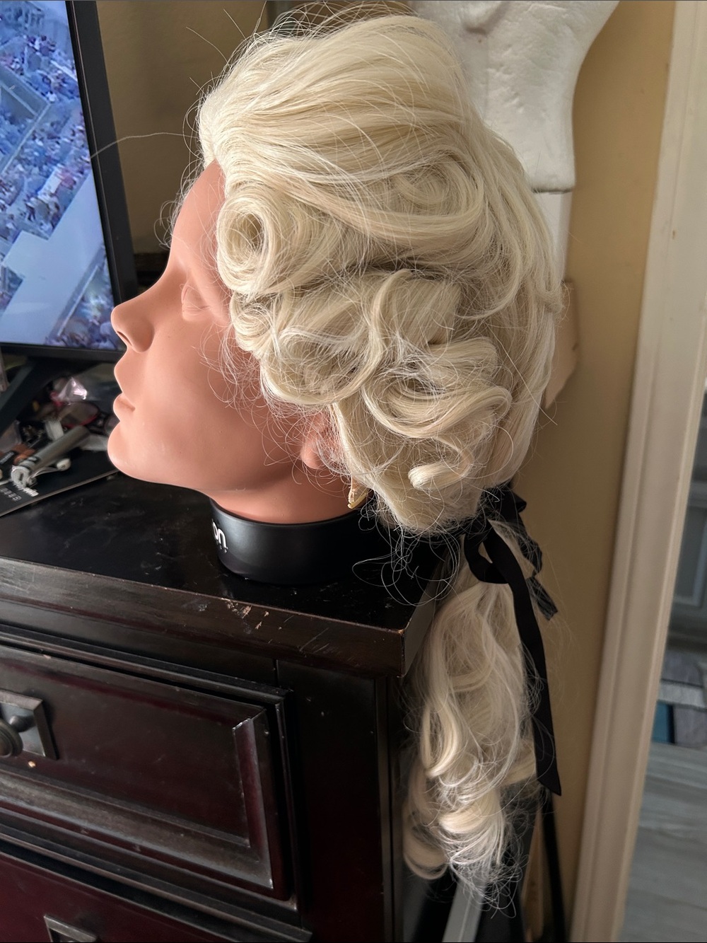 Unisex Blonde Vintage-Inspired Wig with Ribbon Tie